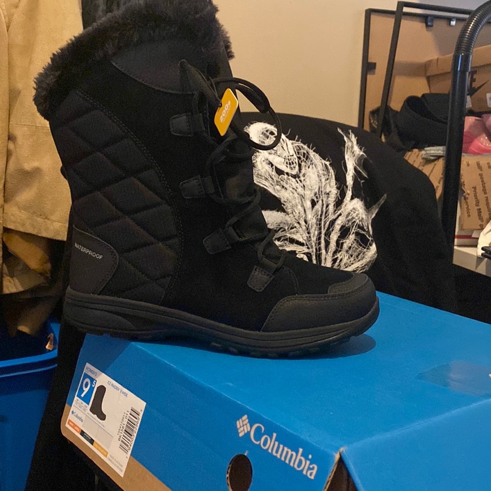 New Columbia Ice Maiden II.  Black size 9.5 W